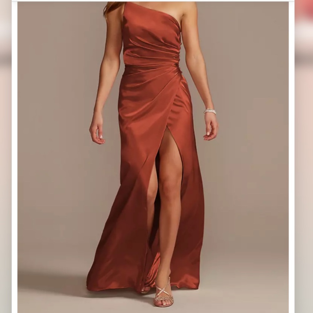 GALINA SIGNATURE
Charmeuse Draped One-Shoulder Dress in Cinnamon Size 6. NWT